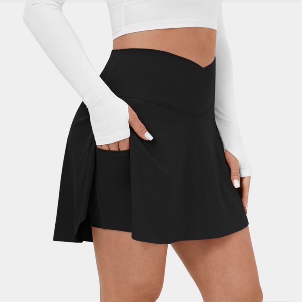 Halara 2-in-1 Black Tennis Skirt with built-in shorts, Size M